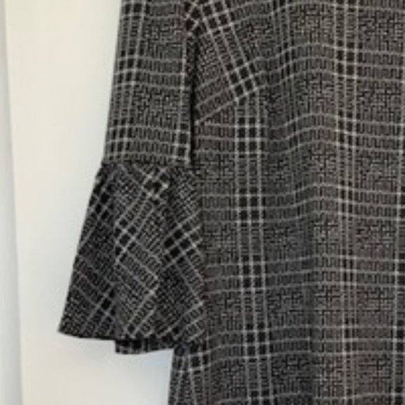 Cavin Klein Dress Roundneck Three-quarter Bell Sleeves Back Zip Closure Size 10 - Picture 8 of 9